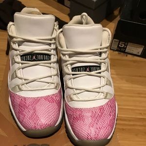 Jordan pink shoes！